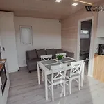 Park - West Pomeranian بيت للعطل Wisełka